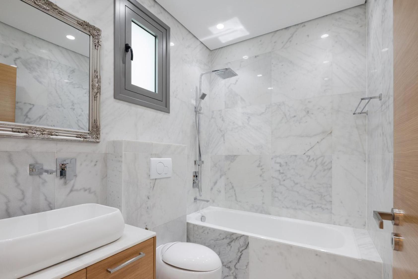 Villa Downtown 1 *