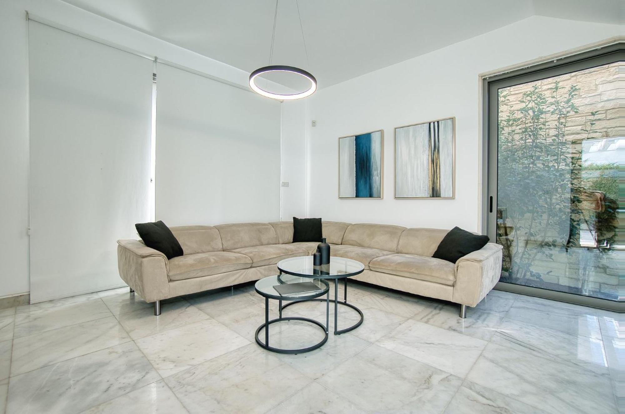 Villa Downtown 1 *